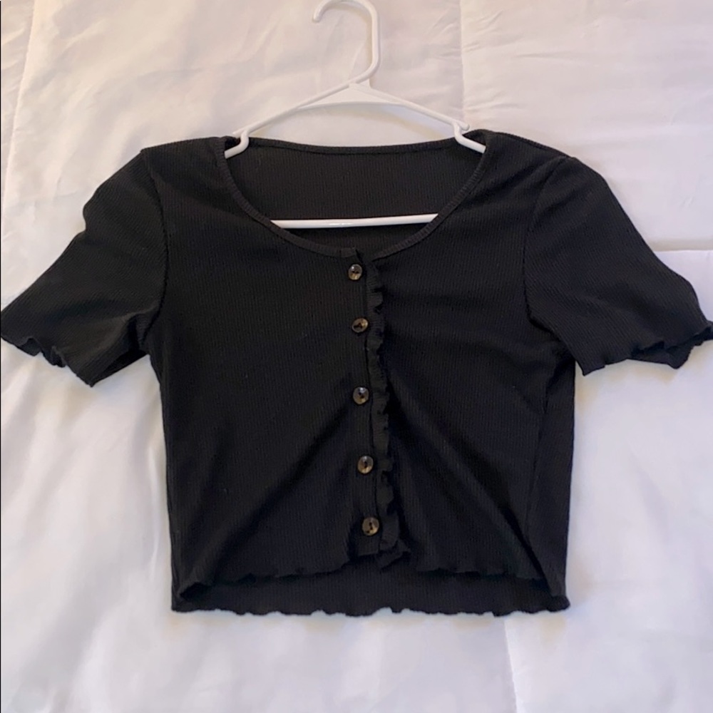 Cropped ruffle T Shirt! 🖤